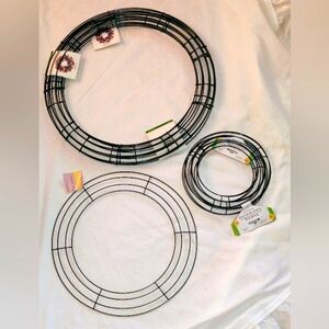 Wreath forms metal 9 total NWT